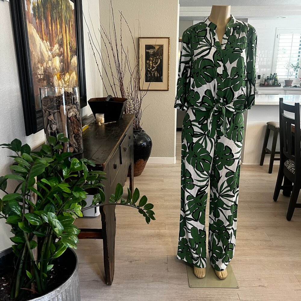 TRINA TURK Pants and Top Set tropical green leaves on white backdrop - Picture 6 of 8